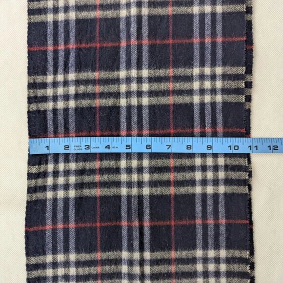 Burberry Designer wool Scarf Blue – Unisex – Used – Elegant Cold Weather Wrap. - Picture 8 of 8